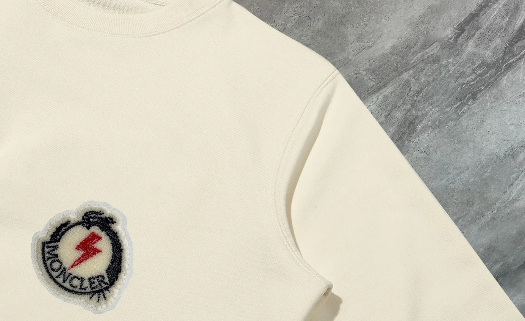 【 In Stock】 〖 𝐌𝐎𝐍𝐂𝐋𝐄𝐑~ 〗 440g ， 😎 ， ， Factory 2025 T ， ， Premium LOGO， Same Style ：Black White Size：S M L XL 2XL